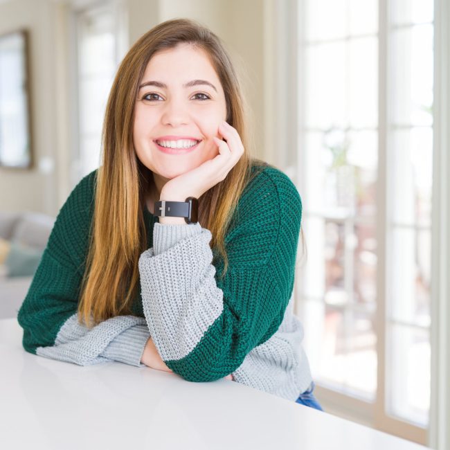 Beautiful young woman smiling confident to the camera